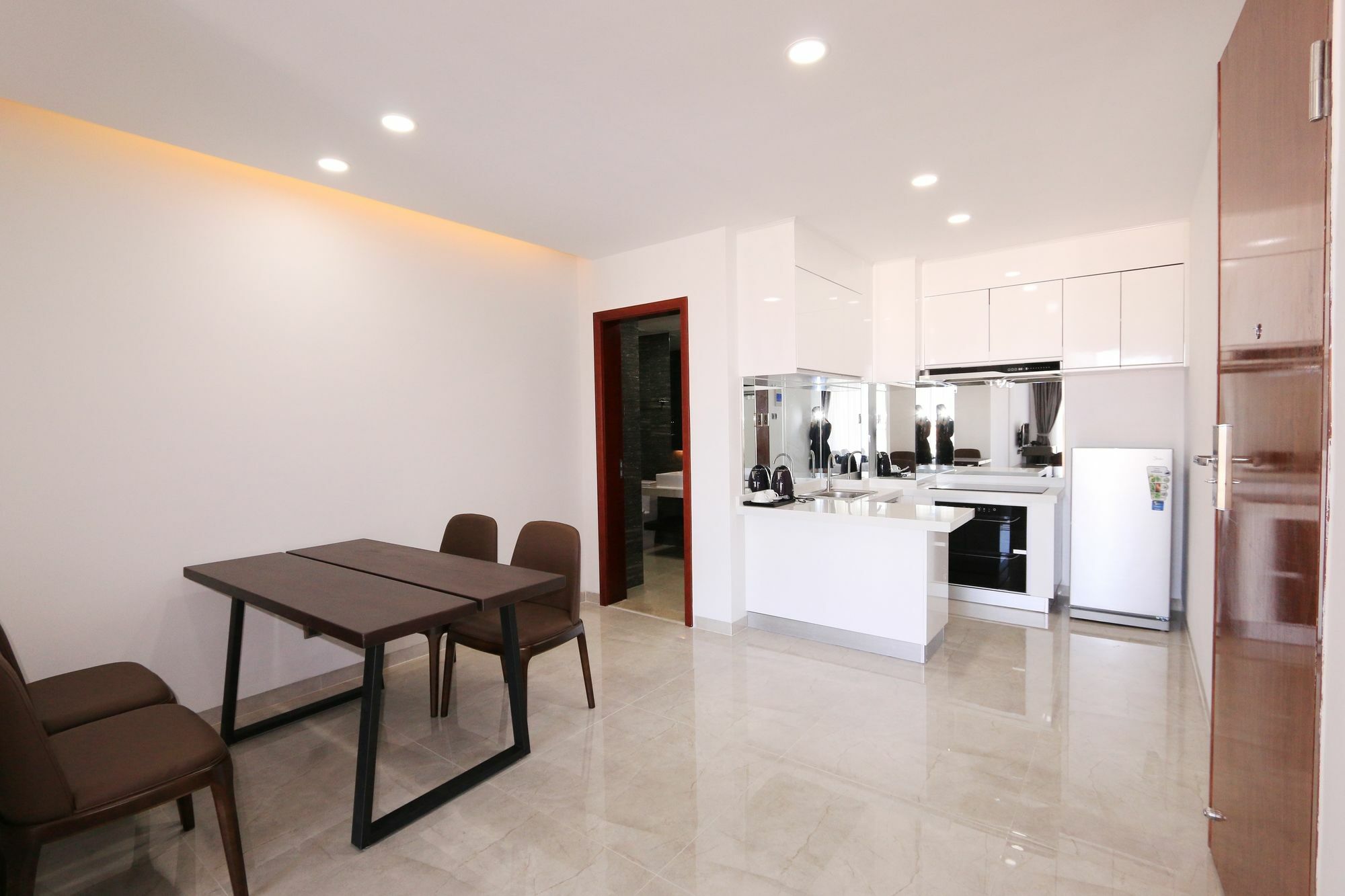 Eastland Hotel & Apartment Phnom Penh Zewnętrze zdjęcie