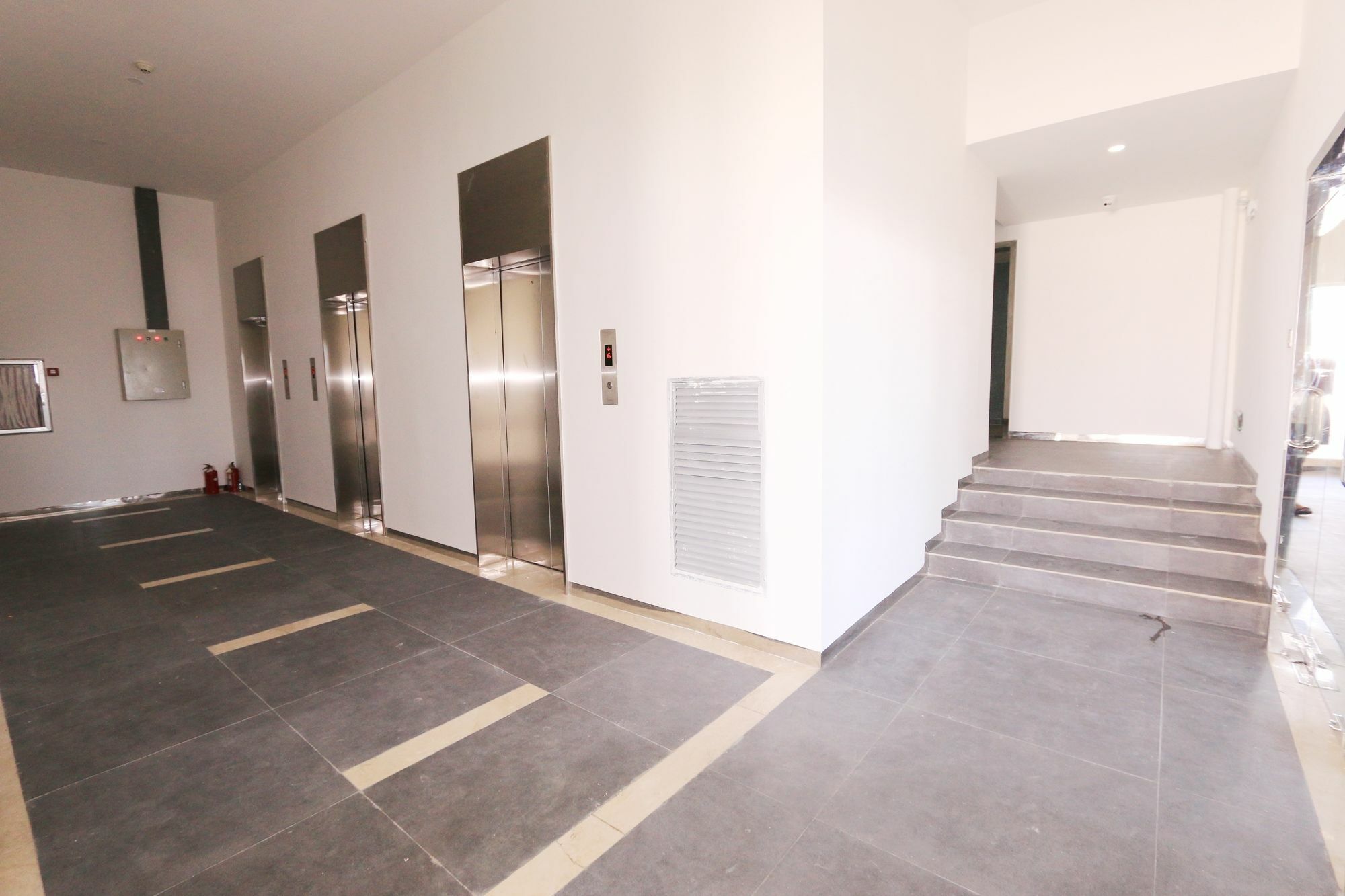 Eastland Hotel & Apartment Phnom Penh Zewnętrze zdjęcie